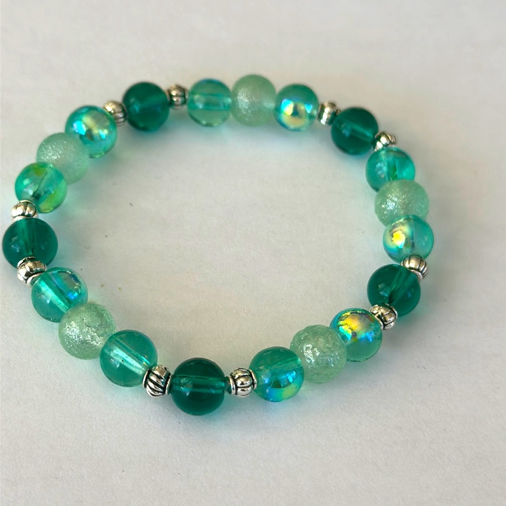 Gorgeous Ladies Green & Silver Glass Bracelet Very Unique looking